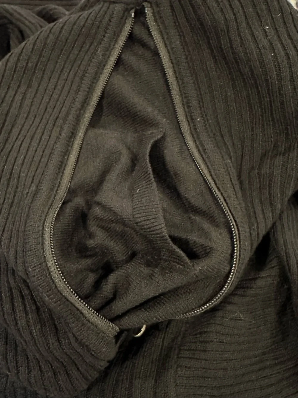 Lululemon Resolution Wrap
Black - Picture 12 of 15